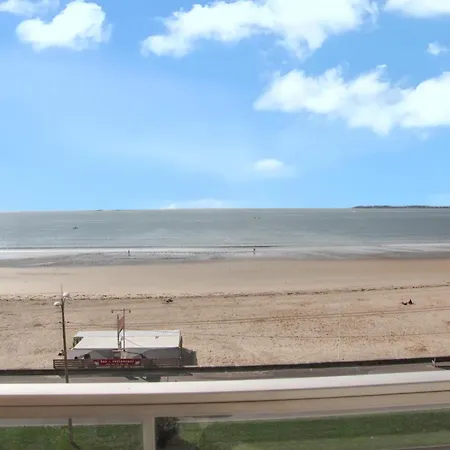 Vue A 30 M² Avec Terrasse * Pornichet